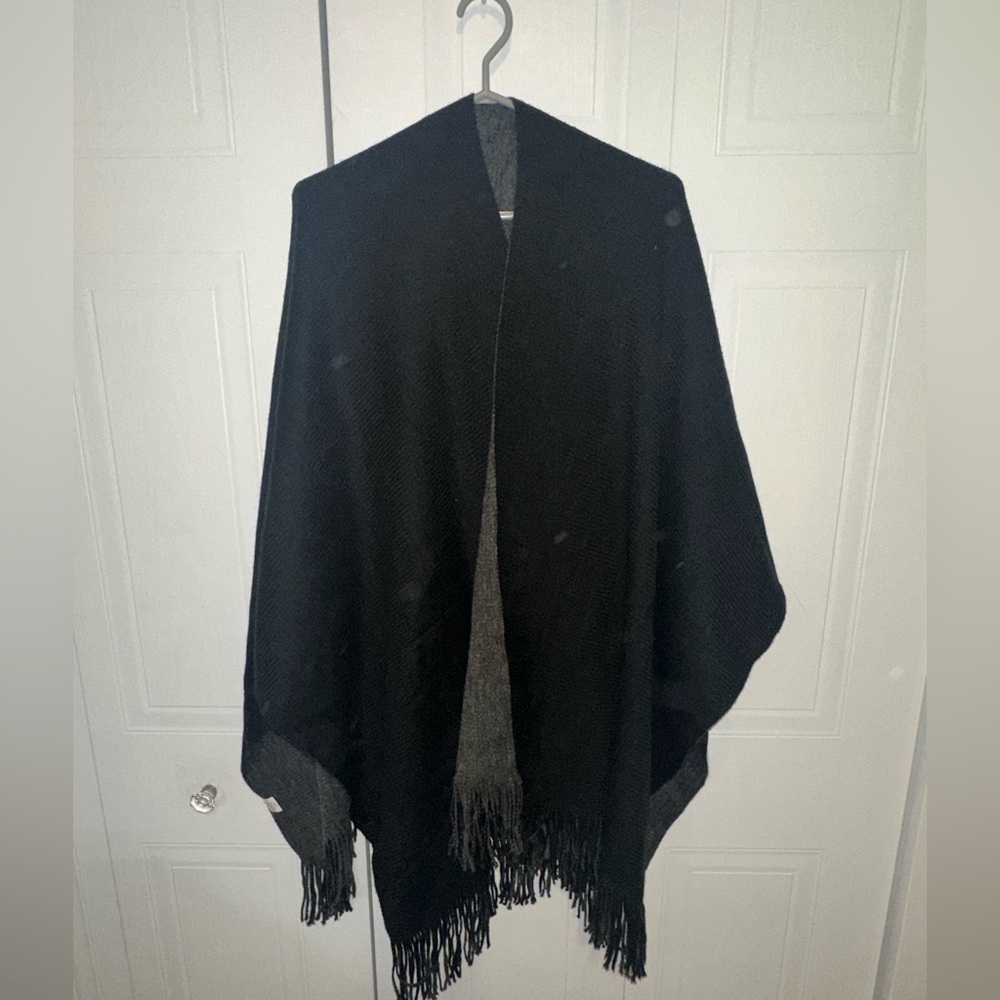 New - Chic Reversible Black/Grey Knit Wrap with Fringe